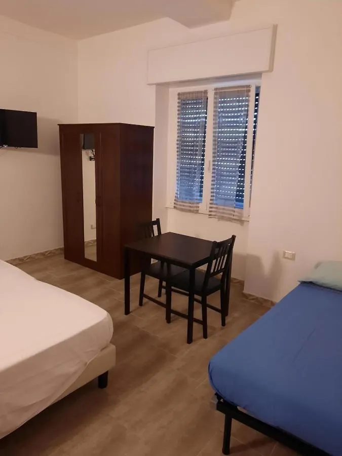 B&B Confine Como 0*,