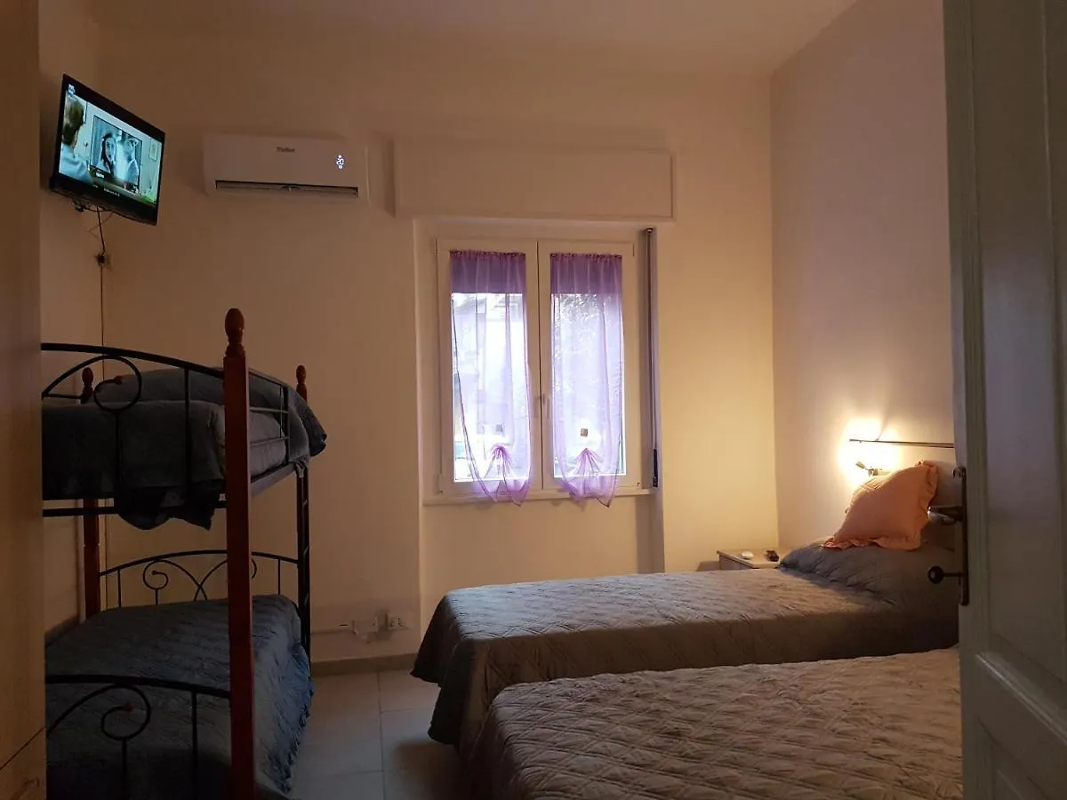 B&B Confine Como 0*,  Italy